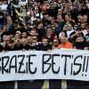 Alla faccia della poca rivalità: i tifosi della Juve espongono lo striscione: "Grazie Betis"