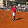 Edoardo Bove si dà al tennis nella sua Roma per una iniziativa su salute e sport: video e immagini
