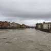 Firenze: Allerta rossa per pioggia, Arno in aumento visto da Ponte Alle Grazie