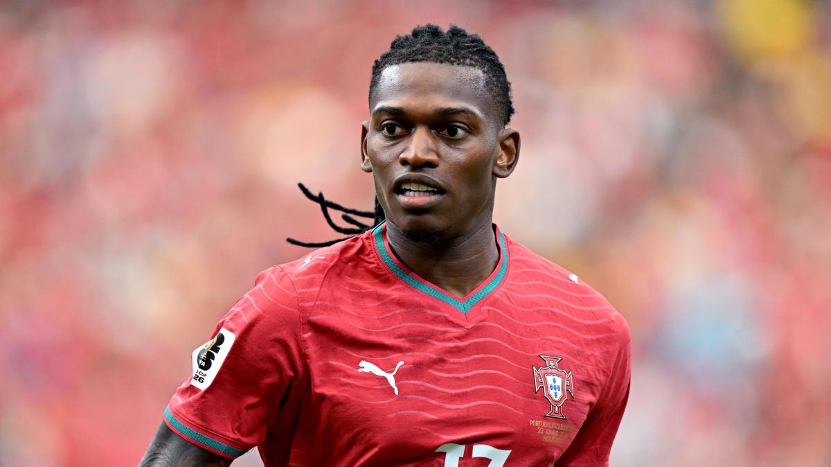 Leao tra sondaggi e smentite. Nazione: "Ecco perché la Fiorentina si è fermata"