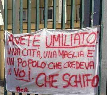 FRANCHI, Nuovo striscione di protesta