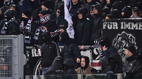 NAPOLI, Scontri fra tifosi dell'Eintracht e polizia in città