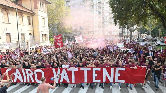 Torino, continua la contestazione: nella notte striscioni contro Cairo: "Vattene"