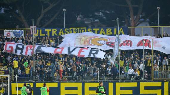 FRANCHI, Striscione ironico dei tifosi ospiti