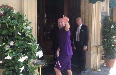 VIDEO FV, Ribery rientra in hotel e saluta tutti