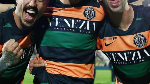 Verso Venezia-Fiorentina, nel prepartita maglia speciale per Maurizio Lizzani
