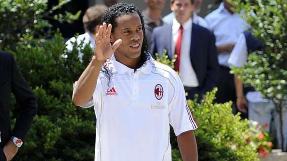 RONALDINHO, Chiede garanzie per firmare