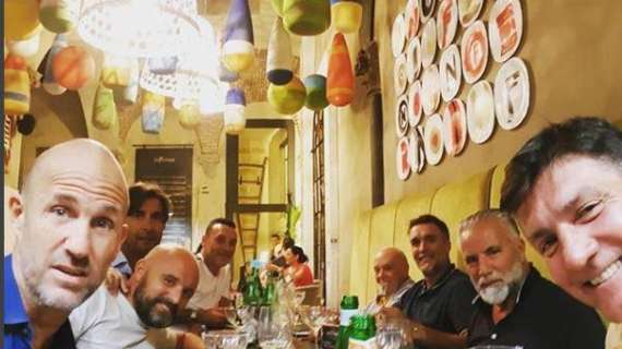 FOTO, Bati e Chamot a cena con tre ex viola