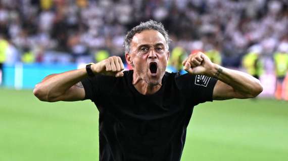 L'ultima moda di Luis Enrique, guarda metà gara in tribuna