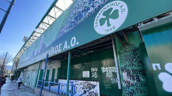 L'Apostolos Nikolaidis, vecchio stadio del Panathinaikos. Tra i murales spunta... la Roma