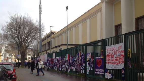 FOTO FV, Nuovi striscioni sulle inferriate del Franchi