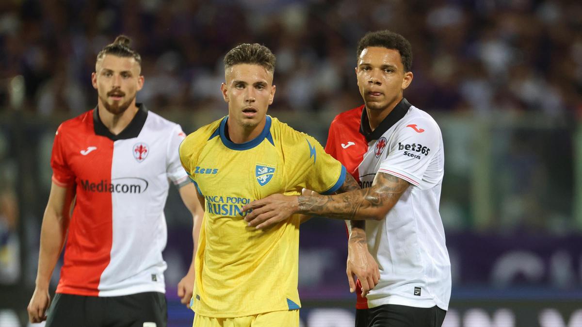 Fiorentina-Frosinone 0-3, le pagelle: Dragusin bis da horror, Atta in ritardo, Oulai pure. Pellegrino e Gud non pungono.