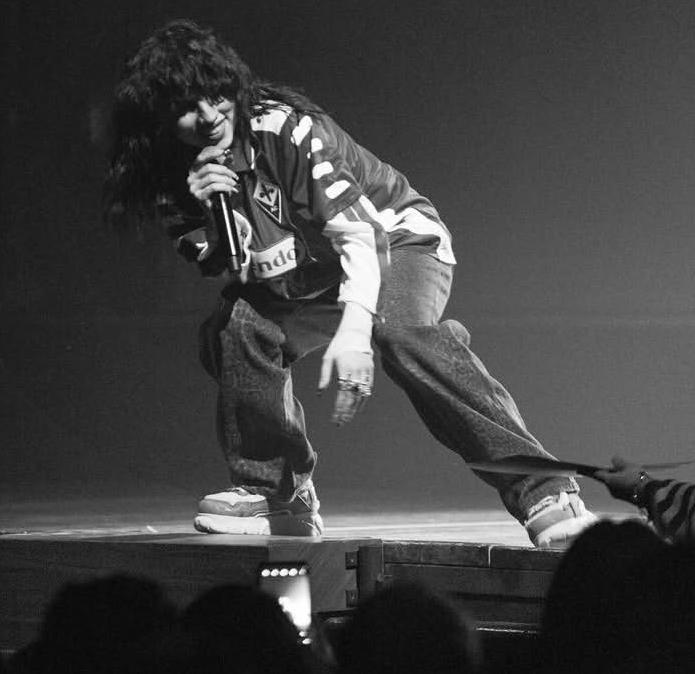 Angelina Mango in concerto al teatro "Verdi" e l'omaggio alla Fiorentina