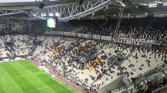 FOTO FV, Curva Juve protesta: striscioni girati