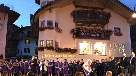 FOTO-VIDEO FV, Ingresso della squadra sul palco