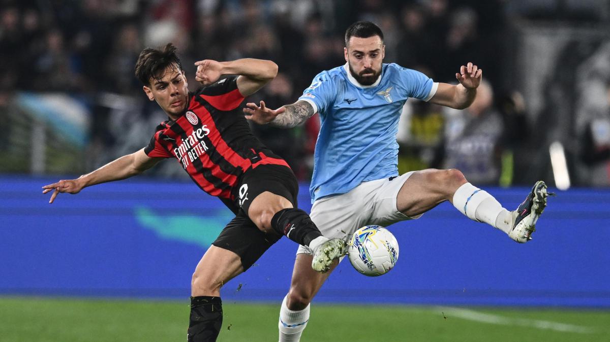 La Lazio schianta il Milan, che non approfitta del passo falso dell'Inter: finisce 1-0