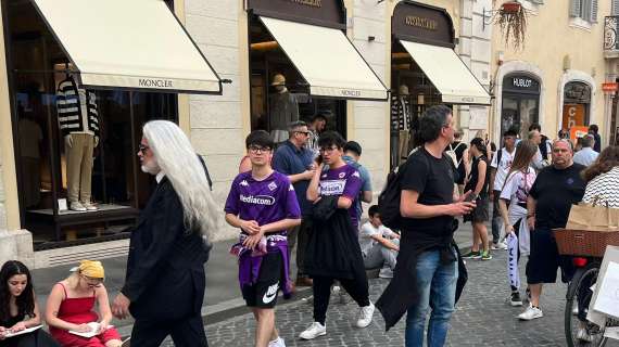 FOTO FV, Roma inizia a colorarsi di viola: le immagini