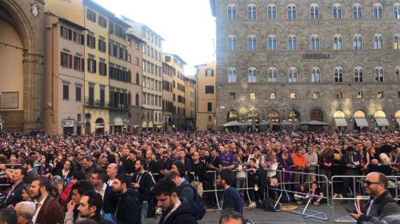 VIDEO FV, Piazza della Signoria inneggia a Batigol