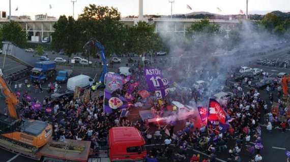 DAL FRANCHI A CAMPI, I TIFOSI E UN MESSAGGIO CHIARO: "RESTIAMO UNITI"