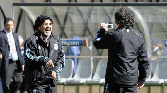 MARADONA, "Domina" lo Jabulani