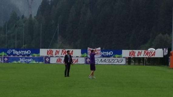 FOTO FV, Ilicic in campo saluta i tifosi viola