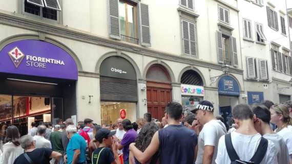 FOTO FV, Molti tifosi viola in attesa di Pjaca e Mirallas