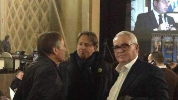 FOTO FV, Corvino, abbraccio con gli ex collaboratori