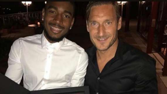 FOTO, Gli auguri speciali di Gerson a Checco Totti