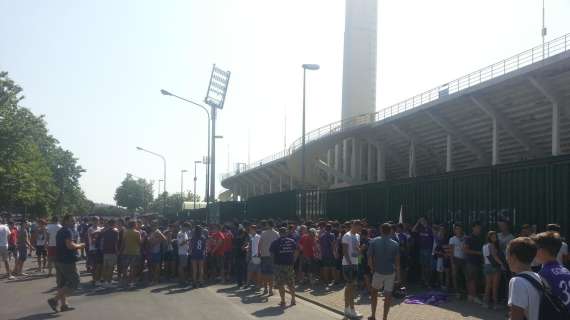 FOTO FV, Già tanti tifosi radunati allo stadio