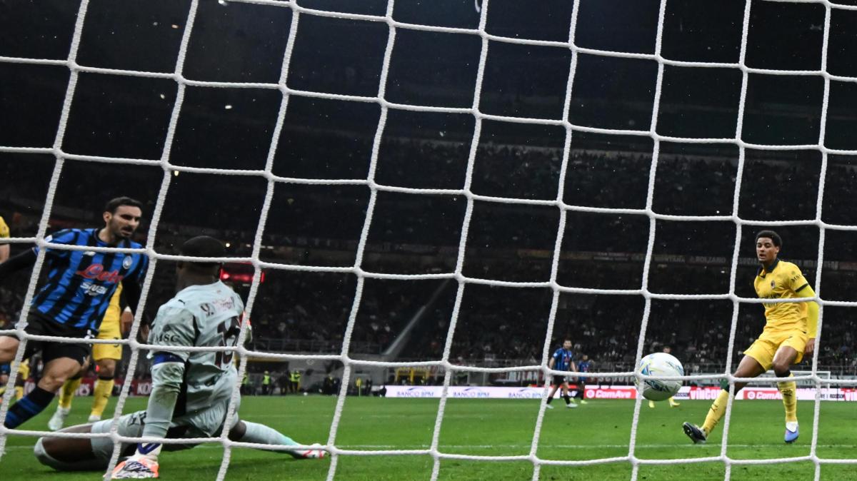 Milan sotto di due gol al 45' contro l'Atalanta, pioggia di fischi a San Siro
