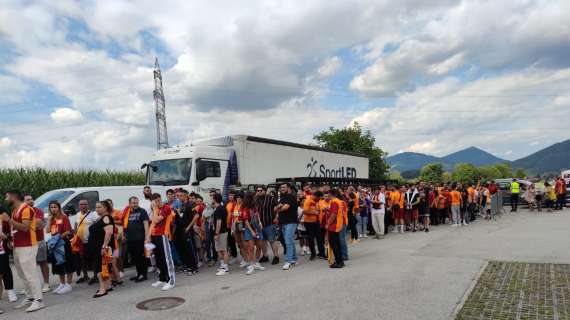 FOTO FV, Tifosi turchi in coda per entrare