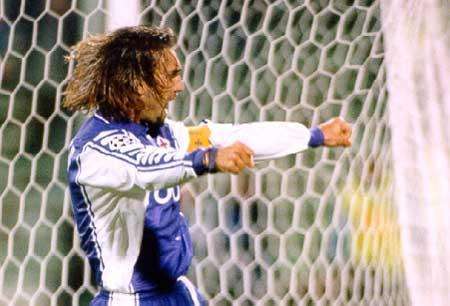 VIDEO, La prodezza di Batistuta a Wembley