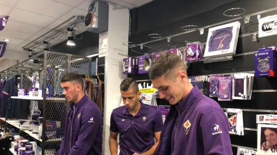 FOTO FV, La seduta di autografi dei tre viola