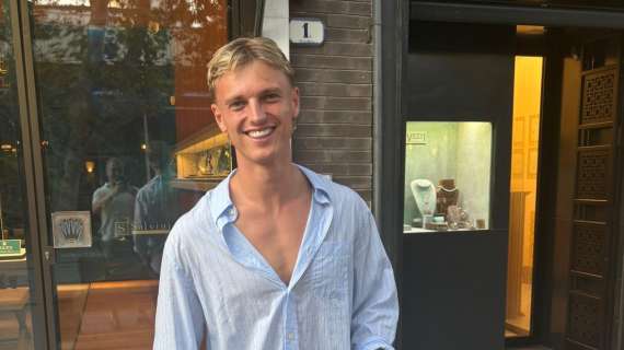 Gudmundsson, Ferragosto al Forte dei Marmi: Guarda la foto di FV