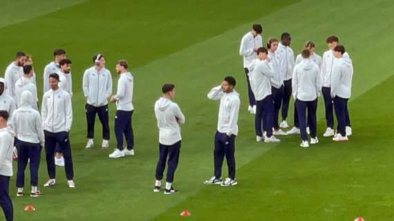 Sohm già in gruppo: il nuovo acquisto con i compagni sul terreno del City Ground