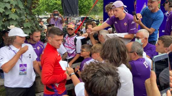 FOTO FV, Selfie e autografi per Luka Jovic coi tifosi