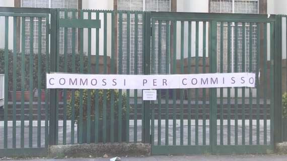 FOTO FV, Striscione "Commossi per Commisso"