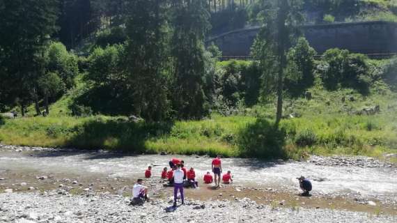 FOTO FV, La squadra al fiume per la crioterapia