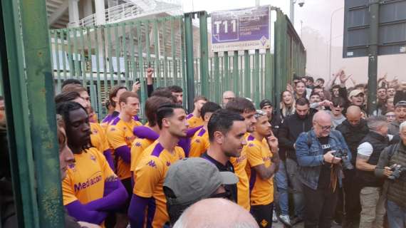 "Devi vincere": la tifoseria ha caricato la Fiorentina. E la Curva chiama a raccolta lo stadio