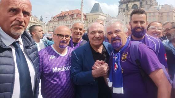 VIDEO FV, Tifosi nel centro di Praga: clima disteso