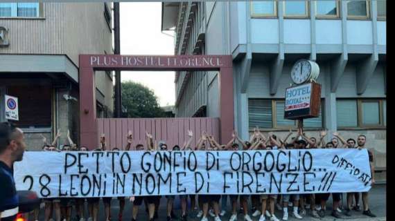 FOTO, Tifosi espongono striscione: "Orgogliosi"