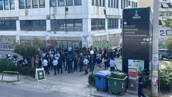 FOTO FV, Già tanta polizia allo stadio e alla Metro