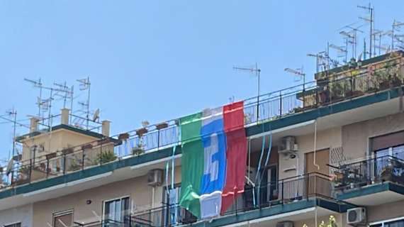 VIDEO FV, Striscioni e cori: Napoli verso il Maradona