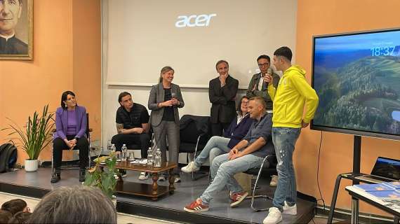 Prandelli e il viola Martinelli all'incontro "Lo sport come faro di speranza": le immagini