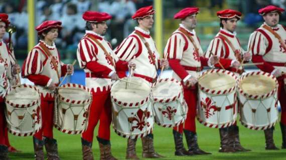 CALCIO STORICO, In finale Azzurri battono Bianchi 2-0