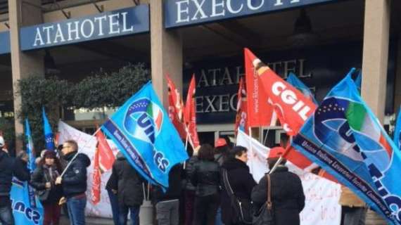 FOTO FV, Chiude l'Ata. Protesta dei lavoratori