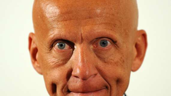 COLLINA, Involontario il fallo di mano di Yepes