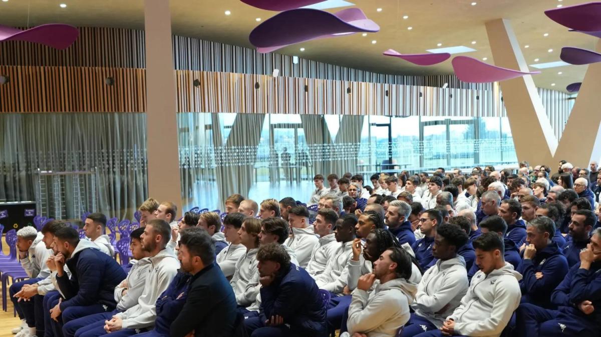 Tutta la Fiorentina ha seguito il funerale di Commisso insieme, al Viola Park