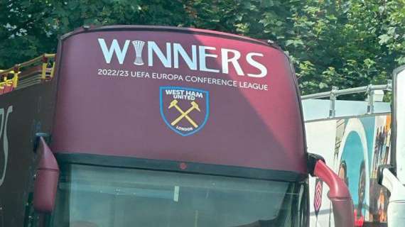 FOTO, Il West Ham ha già pronto il bus da vincitore