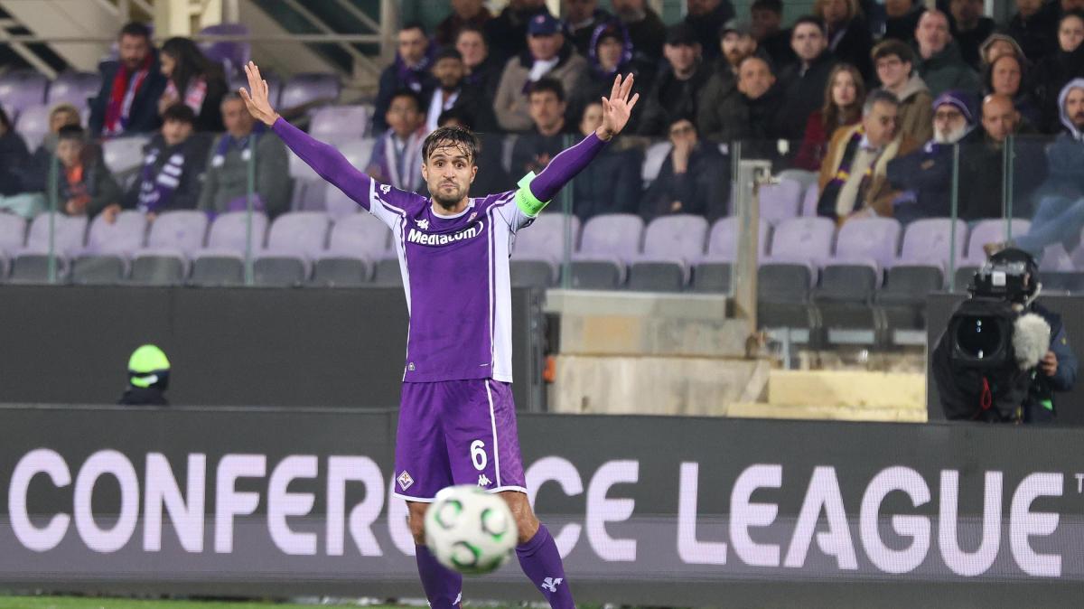 Il peggiore, Luca Ranieri traballa e i giornali lo inchiodano 